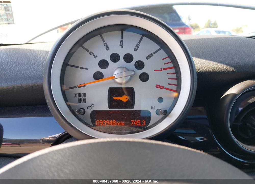 2008 MINI COOPER S VIN: WMWMF73558TV34800