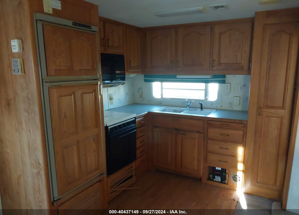 1995 NU-WA HITCHHIKER II LS DLX VIN: 1NW32CR05SA048499