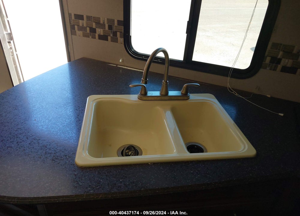 2016 COACHMEN FREEDOM EXPRESS 28SE VIN: 5ZT2FETB3GA022496
