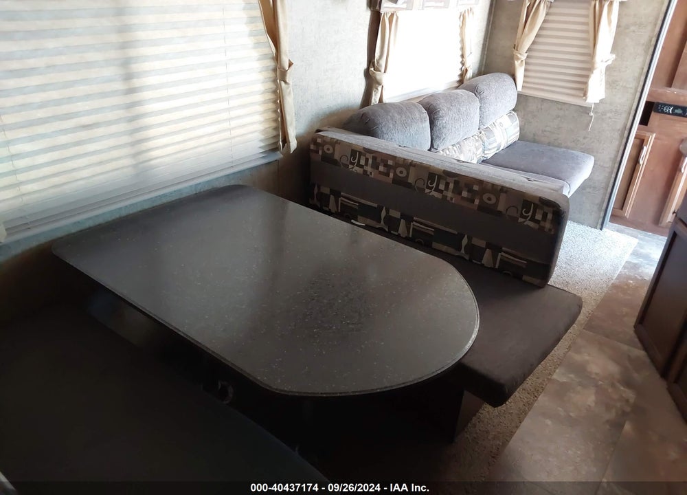 2016 COACHMEN FREEDOM EXPRESS 28SE VIN: 5ZT2FETB3GA022496