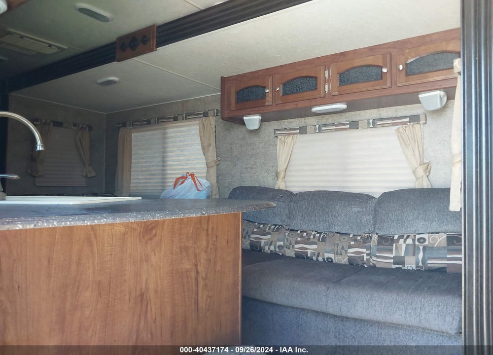 2016 COACHMEN FREEDOM EXPRESS 28SE VIN: 5ZT2FETB3GA022496