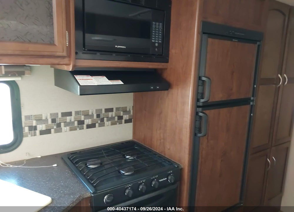 2016 COACHMEN FREEDOM EXPRESS 28SE VIN: 5ZT2FETB3GA022496