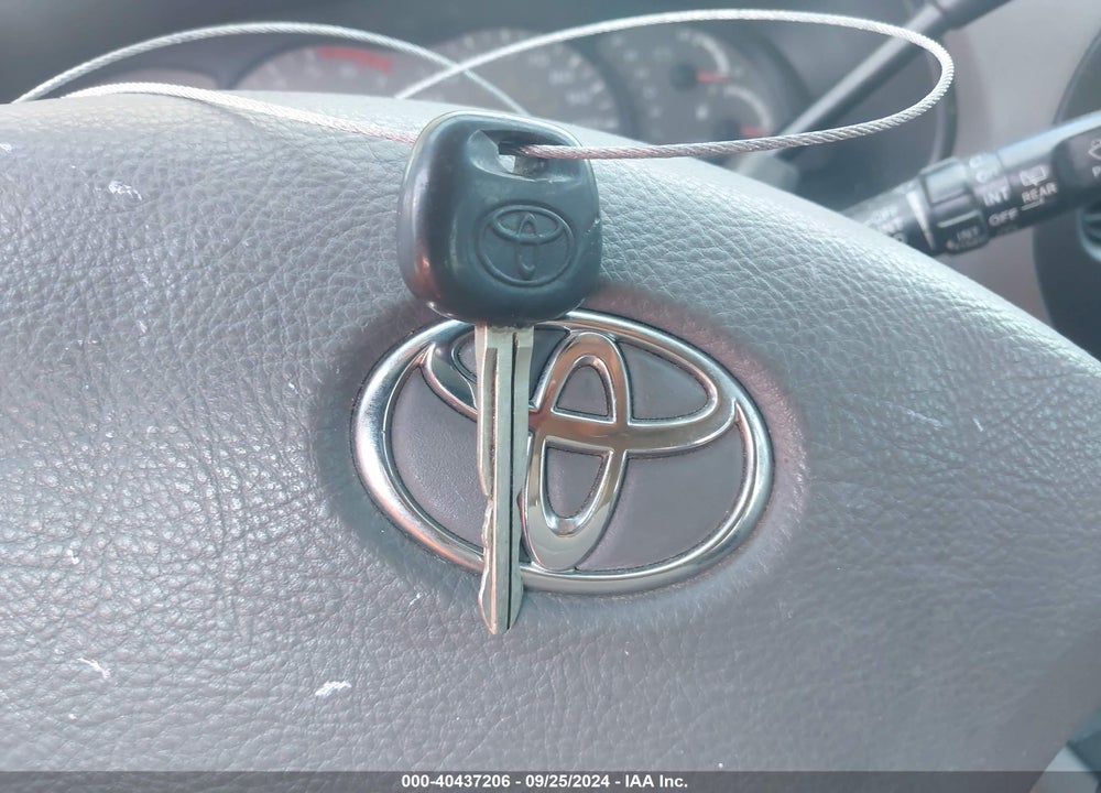 2004 TOYOTA SEQUOIA SR5 V8 VIN: 5TDZT34A34S233537
