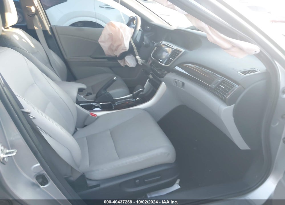 2016 HONDA ACCORD EX-L VIN: 1HGCR2F82GA130136