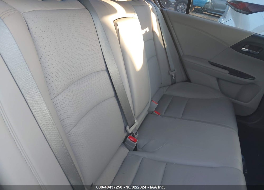 2016 HONDA ACCORD EX-L VIN: 1HGCR2F82GA130136