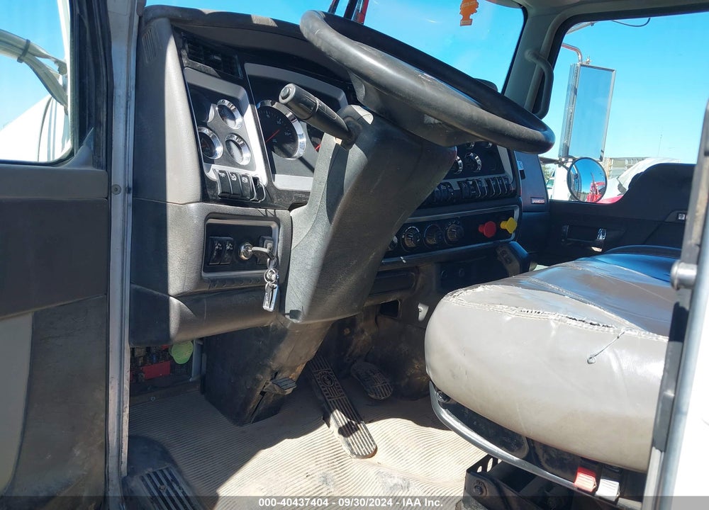 2019 KENWORTH T800 VIN: 3WKDD40X2KF257273