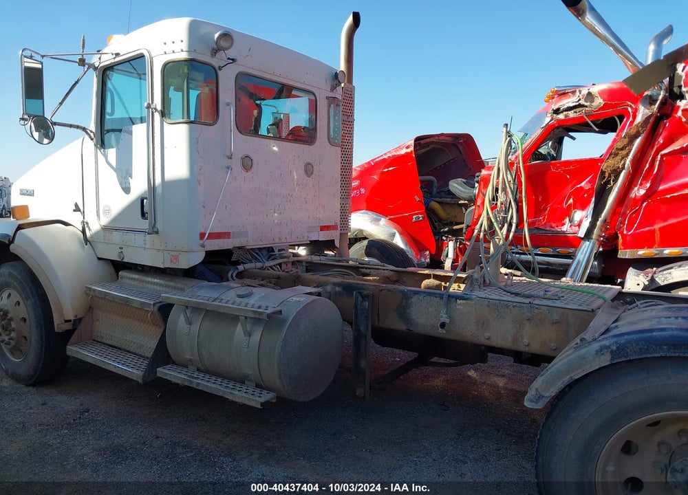 2019 KENWORTH T800 VIN: 3WKDD40X2KF257273