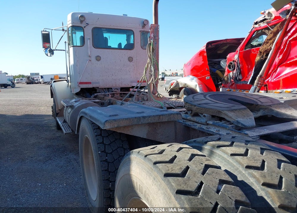 2019 KENWORTH T800 VIN: 3WKDD40X2KF257273