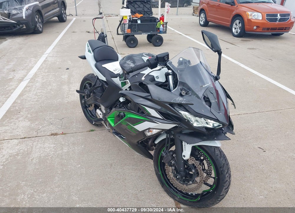 2022 KAWASAKI EX650 M VIN: ML5EXEM11NDA66135