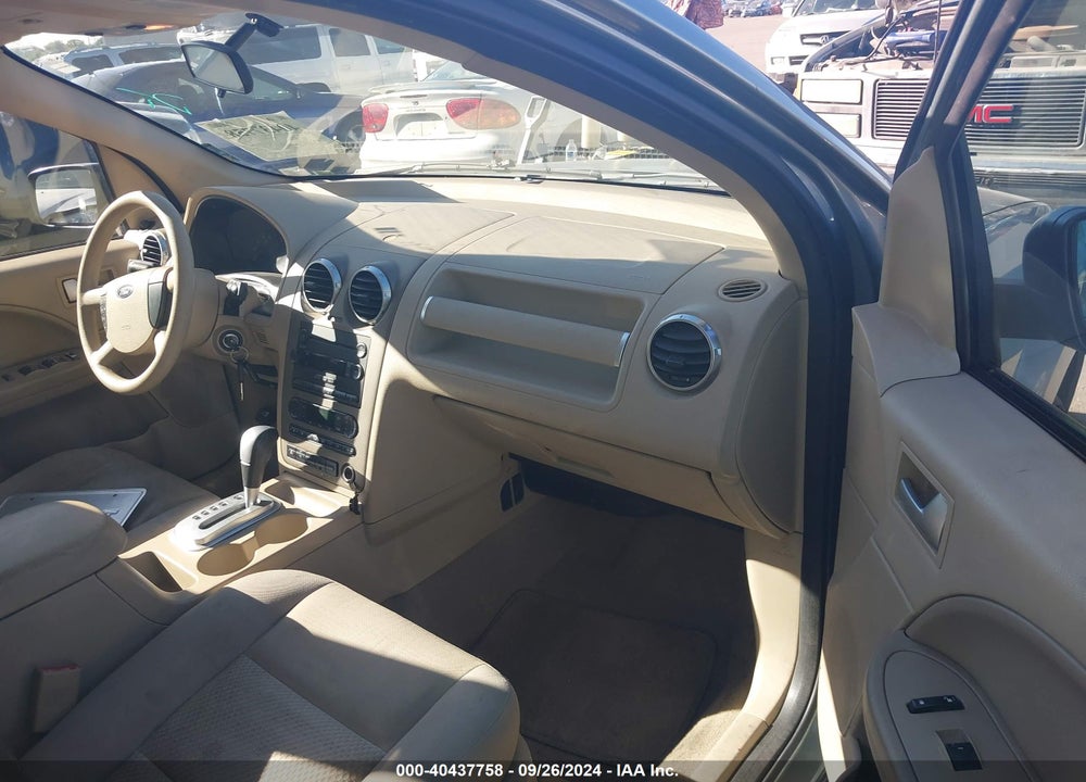 2005 FORD FREESTYLE SE VIN: 1FMZK01105GA22177