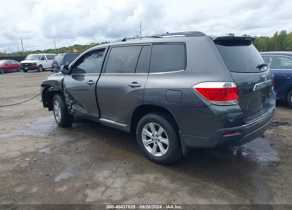 2013 TOYOTA HIGHLANDER BASE PLUS V6 VIN: 5TDBK3EH3DS187448