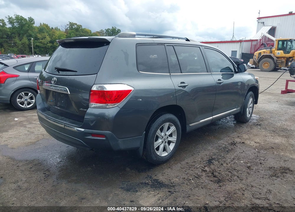 2013 TOYOTA HIGHLANDER BASE PLUS V6 VIN: 5TDBK3EH3DS187448