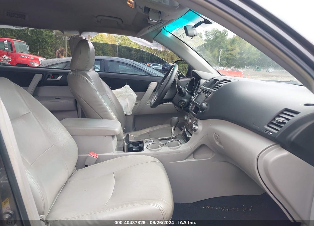 2013 TOYOTA HIGHLANDER BASE PLUS V6 VIN: 5TDBK3EH3DS187448