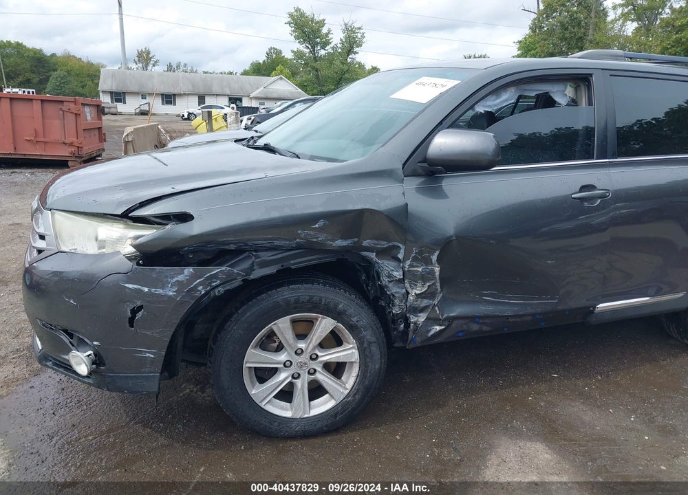 2013 TOYOTA HIGHLANDER BASE PLUS V6 VIN: 5TDBK3EH3DS187448