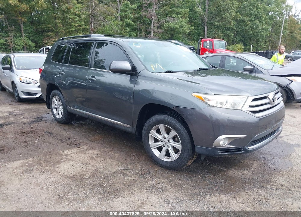 2013 TOYOTA HIGHLANDER BASE PLUS V6 VIN: 5TDBK3EH3DS187448