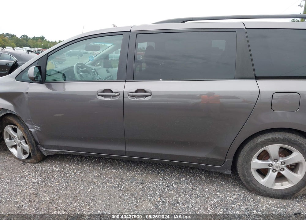 2011 TOYOTA SIENNA LE V6 VIN: 5TDKK3DC6BS043136