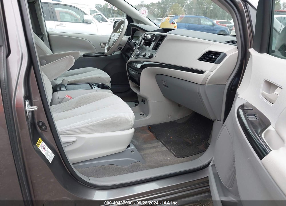 2011 TOYOTA SIENNA LE V6 VIN: 5TDKK3DC6BS043136