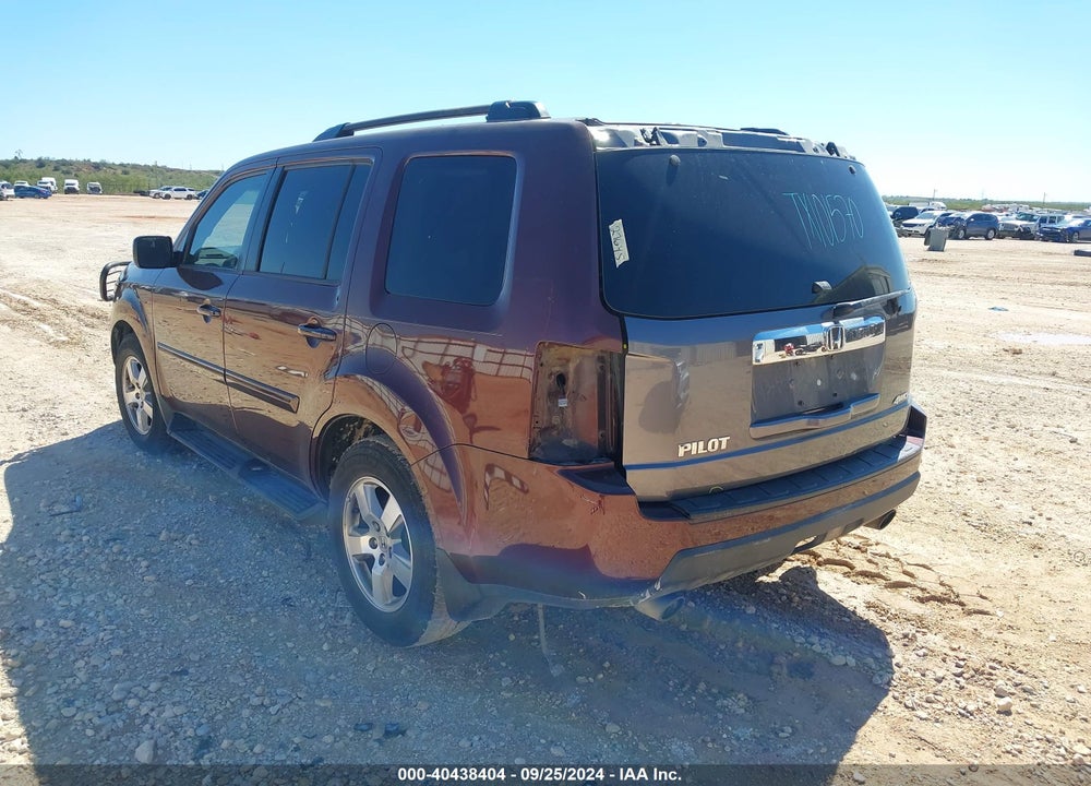 2011 HONDA PILOT EX-L VIN: 5FNYF3H52BB031211