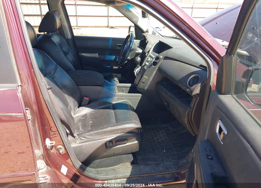 2011 HONDA PILOT EX-L VIN: 5FNYF3H52BB031211