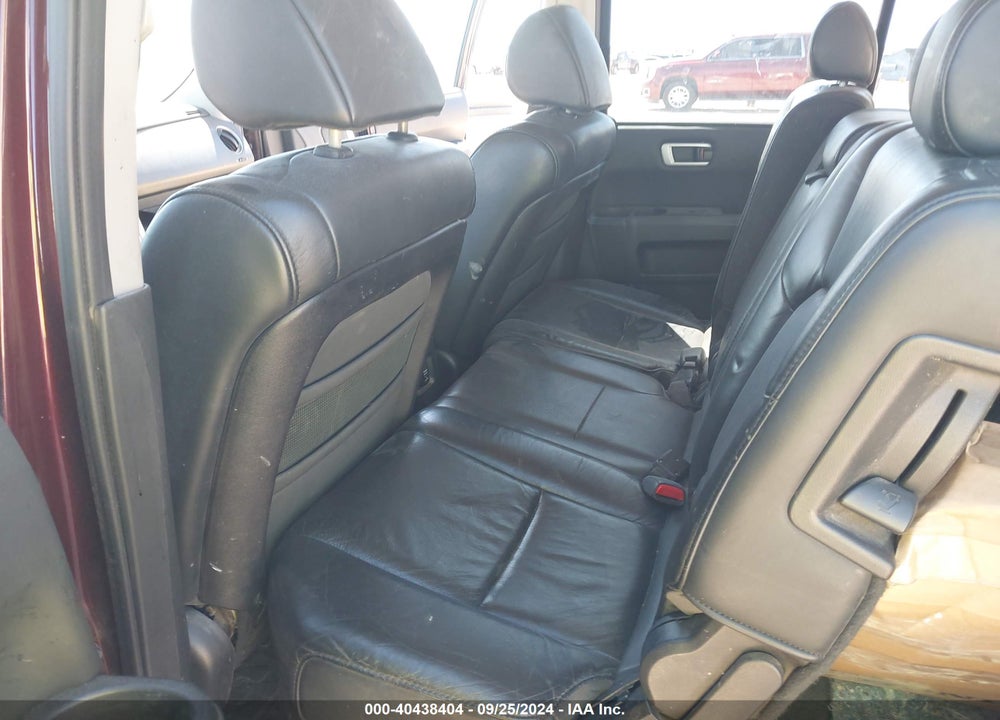 2011 HONDA PILOT EX-L VIN: 5FNYF3H52BB031211