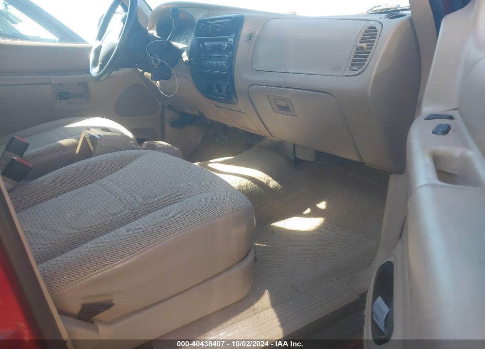 2000 FORD EXPLORER XLS VIN: 1FMZU62X2YZC62758