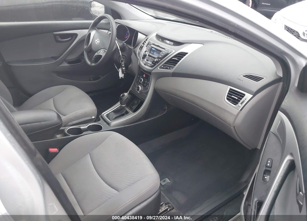 2014 HYUNDAI ELANTRA VIN: KMHDH4AE5EU109223