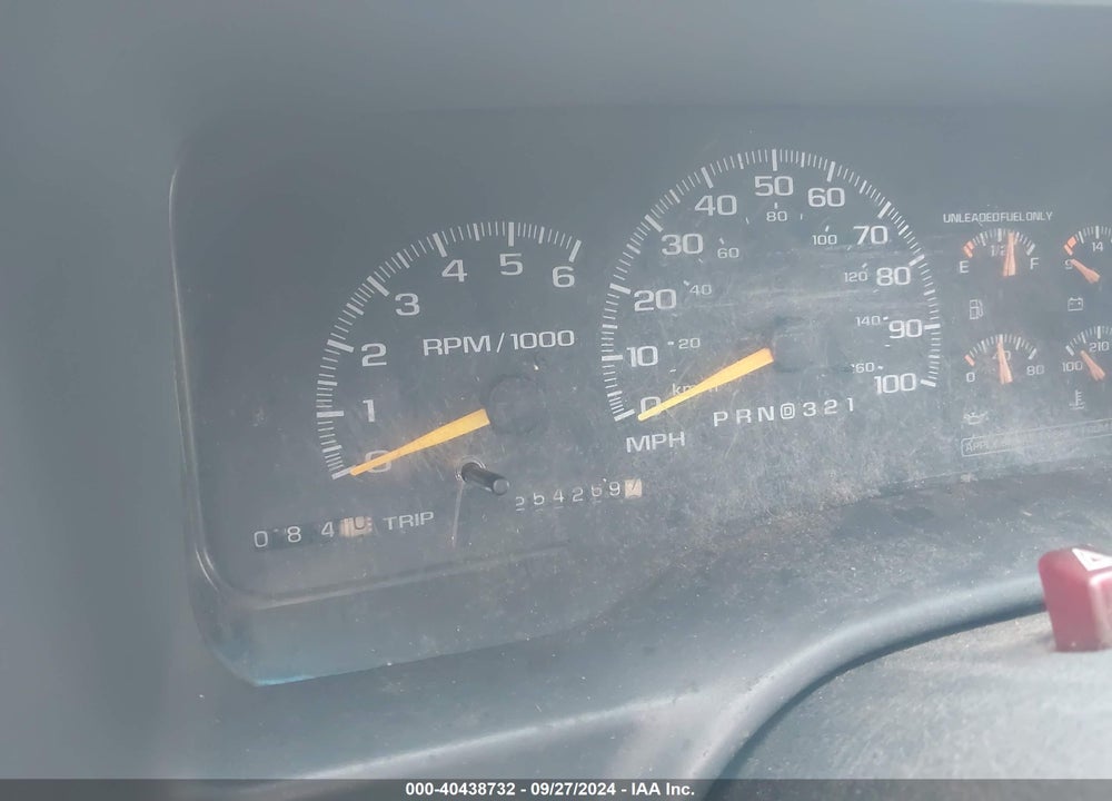 1998 GMC SUBURBAN 2500 SL VIN: 3GKGK26J6WG512200