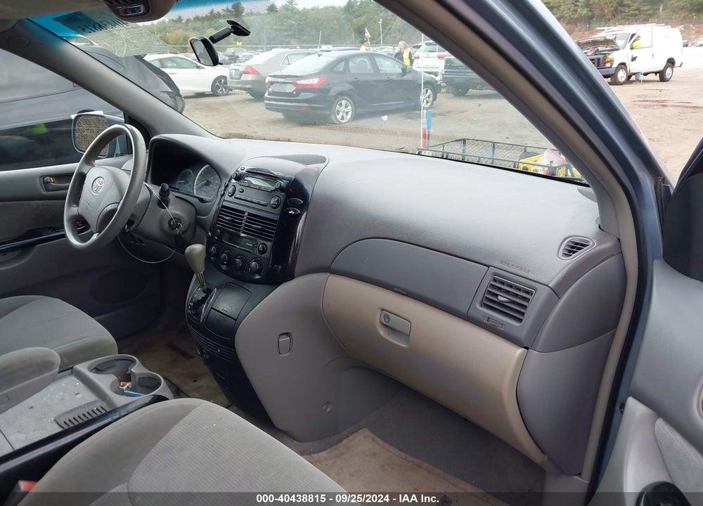 2004 TOYOTA SIENNA LE VIN: 5TDZA23C44S093484