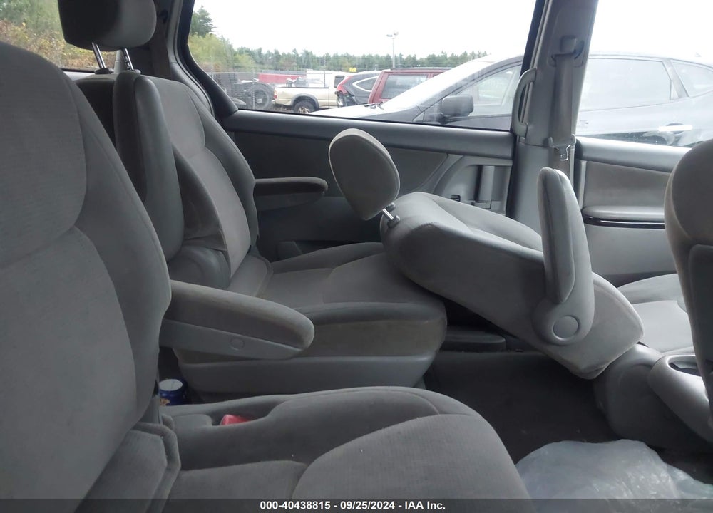 2004 TOYOTA SIENNA LE VIN: 5TDZA23C44S093484