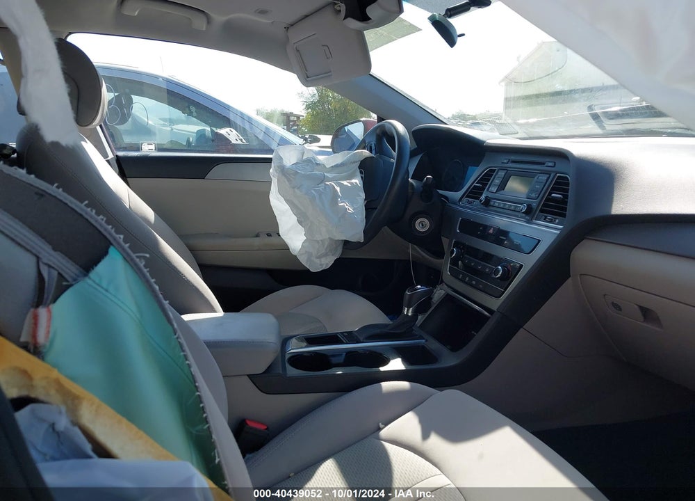 2017 HYUNDAI SONATA VIN: 5NPE24AF8HH521637