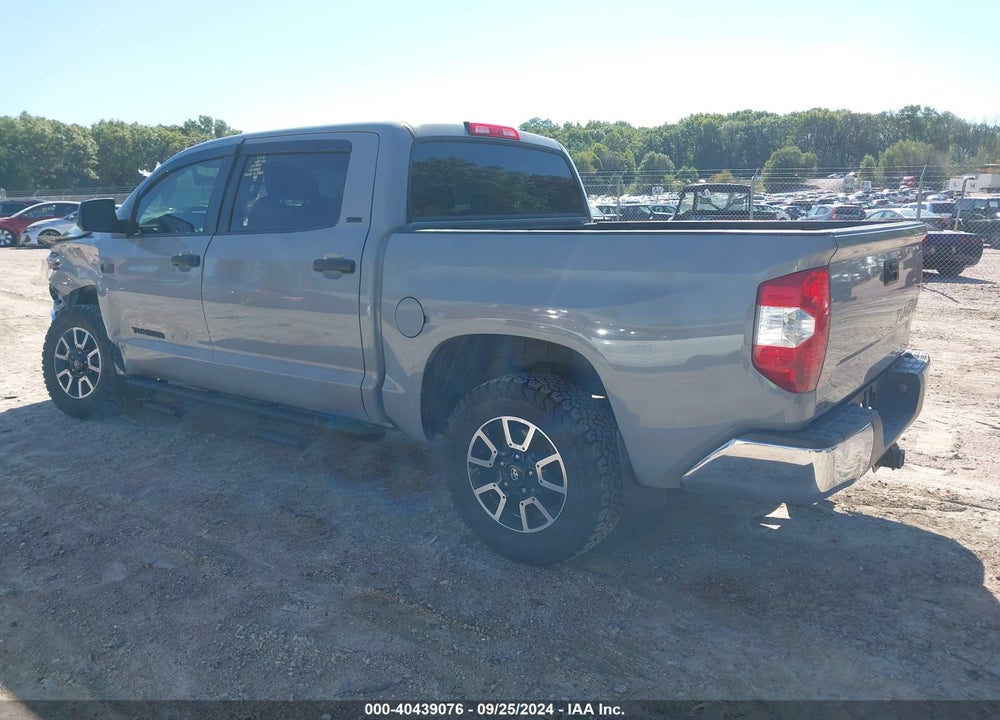 2018 TOYOTA TUNDRA SR5 5.7L V8 VIN: 5TFDW5F11JX712877