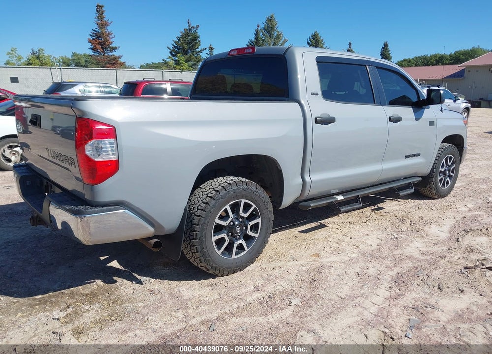 2018 TOYOTA TUNDRA SR5 5.7L V8 VIN: 5TFDW5F11JX712877