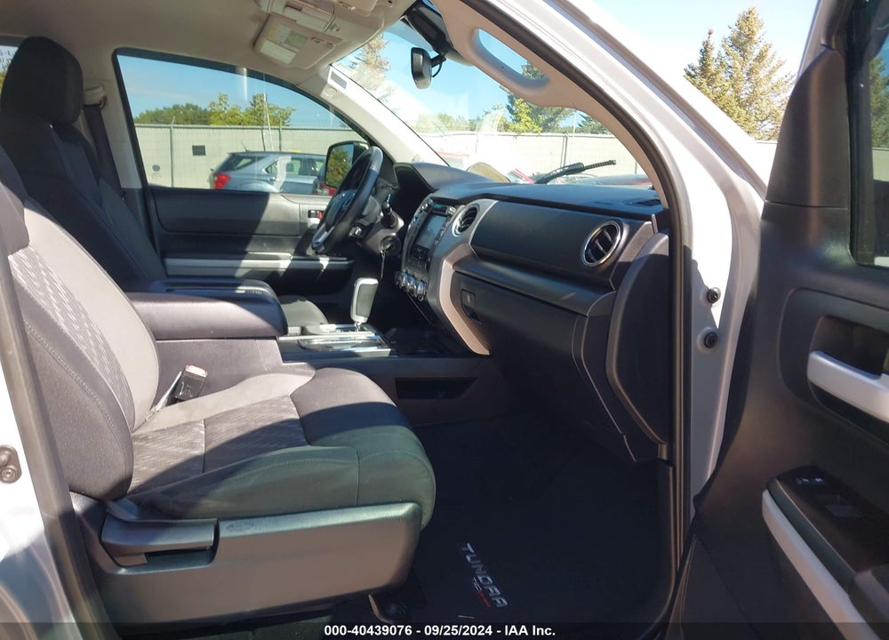 2018 TOYOTA TUNDRA SR5 5.7L V8 VIN: 5TFDW5F11JX712877