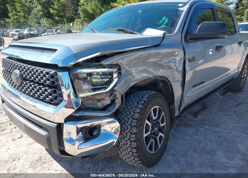 2018 TOYOTA TUNDRA SR5 5.7L V8 VIN: 5TFDW5F11JX712877