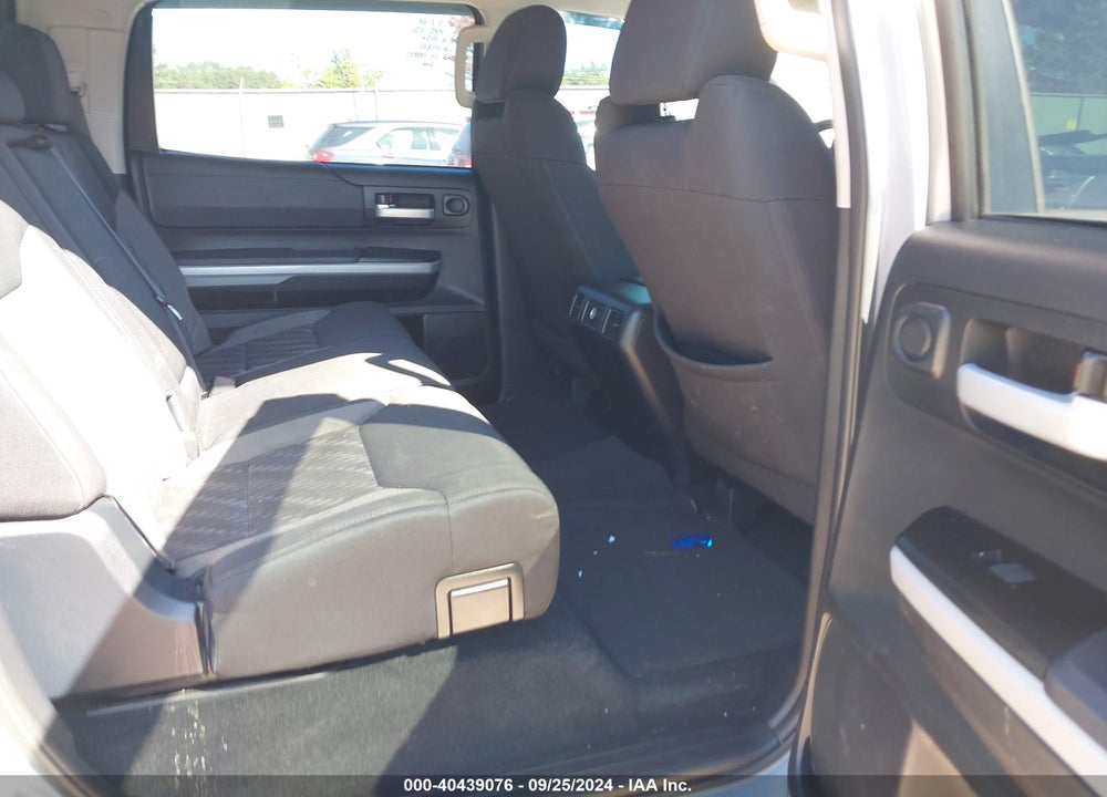 2018 TOYOTA TUNDRA SR5 5.7L V8 VIN: 5TFDW5F11JX712877