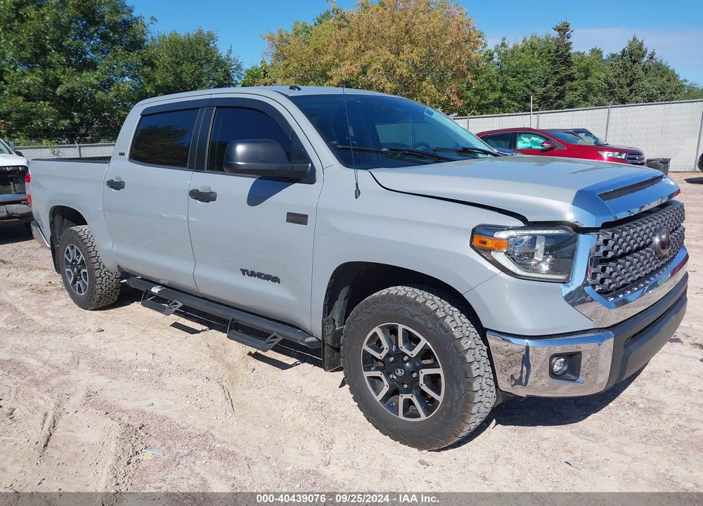 2018 TOYOTA TUNDRA SR5 5.7L V8 VIN: 5TFDW5F11JX712877