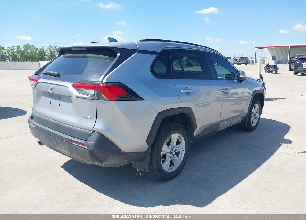 2021 TOYOTA RAV4 XLE VIN: 2T3W1RFVXMW121196