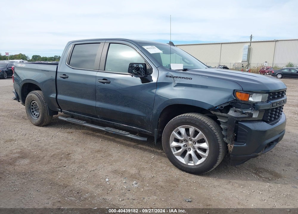2021 CHEVROLET SILVERADO 1500 4WD SHORT BED CUSTOM VIN: 3GCPYBEK0MG169529