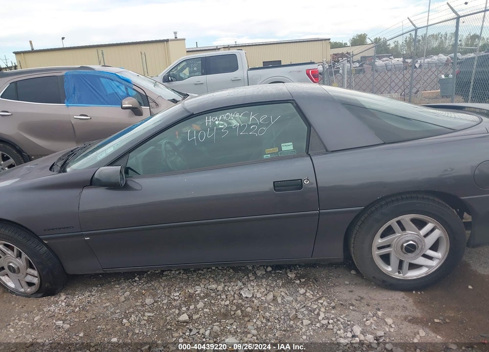 1993 CHEVROLET CAMARO VIN: 2G1FP22S1P2128183