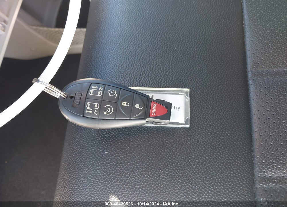 2015 CHRYSLER TOWN & COUNTRY VIN: 2C4RC1CG1FR574439