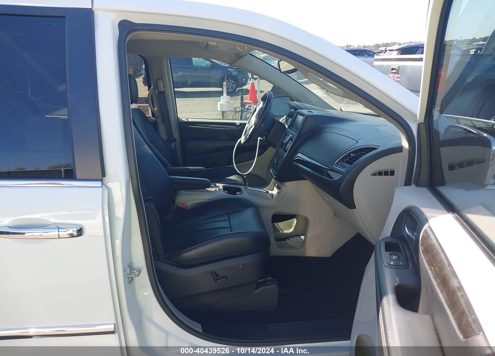 2015 CHRYSLER TOWN & COUNTRY VIN: 2C4RC1CG1FR574439