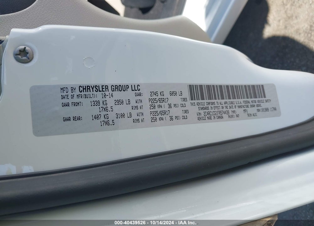 2015 CHRYSLER TOWN & COUNTRY VIN: 2C4RC1CG1FR574439