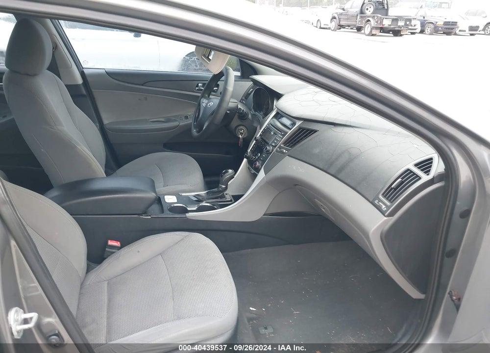 2013 HYUNDAI SONATA GLS VIN: 5NPEB4AC1DH650447