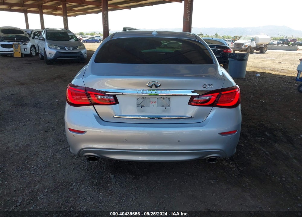 2017 INFINITI Q70 3.7 VIN: JN1BY1APXHM741475