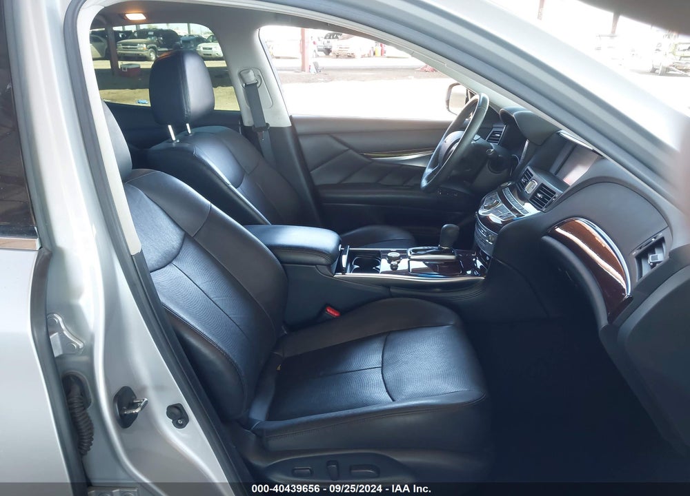 2017 INFINITI Q70 3.7 VIN: JN1BY1APXHM741475