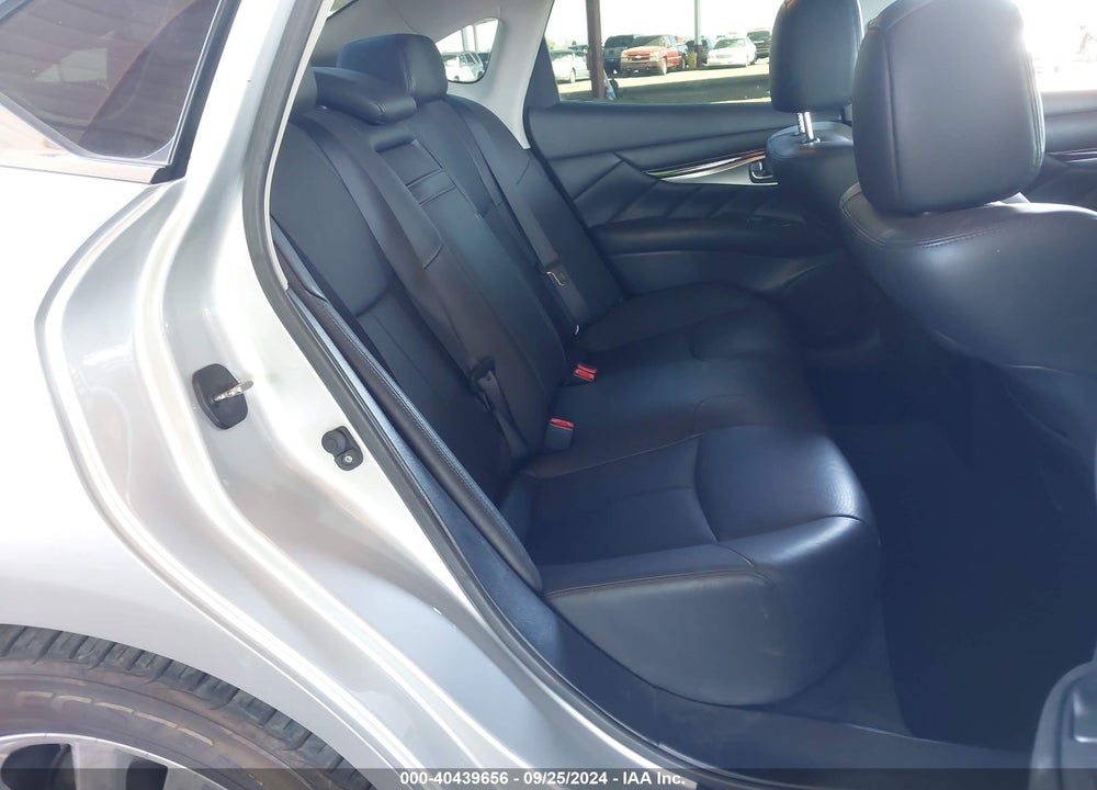 2017 INFINITI Q70 3.7 VIN: JN1BY1APXHM741475