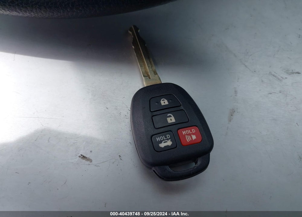 2017 TOYOTA COROLLA LE VIN: 5YFBURHE1HP681613