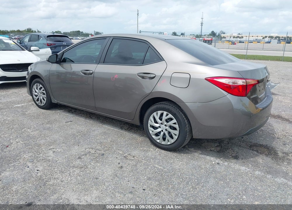 2017 TOYOTA COROLLA LE VIN: 5YFBURHE1HP681613
