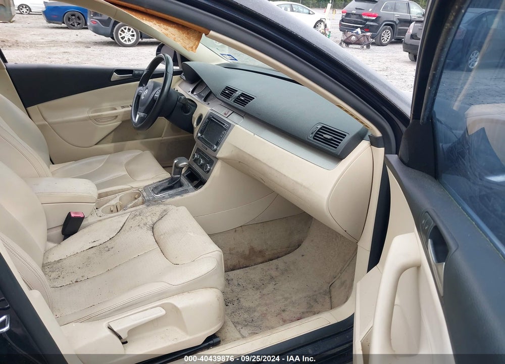 2010 VOLKSWAGEN PASSAT KOMFORT VIN: WVWJK7AN6AE169414