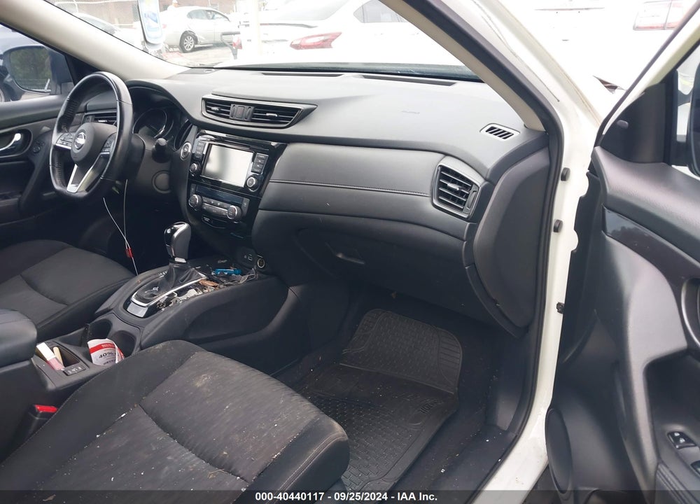 2018 NISSAN ROGUE SV VIN: JN8AT2MT1JW469080